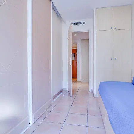 2 Pieces Plein Centre, Terrasse, Parking * Menton