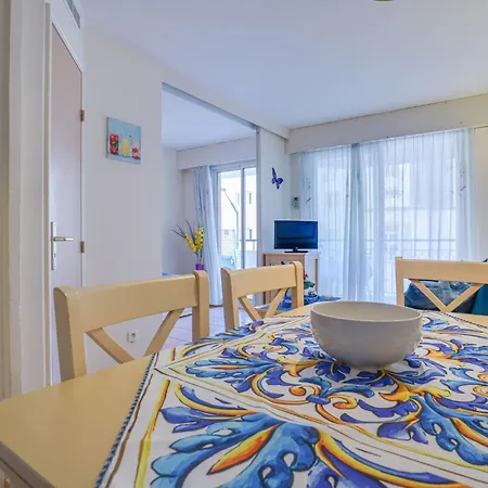 2 Pieces Plein Centre, Terrasse, Parking *