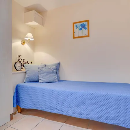2 Pieces Plein Centre, Terrasse, Parking Menton